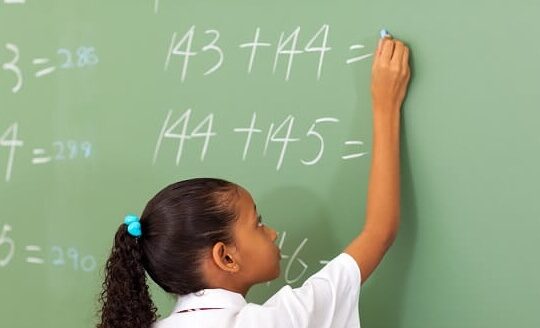 Diketahui Volume Tempat Pensil 300 Liter Waktu yang Diperlukan Untuk Mengisi 30 Menit Debit Bensin